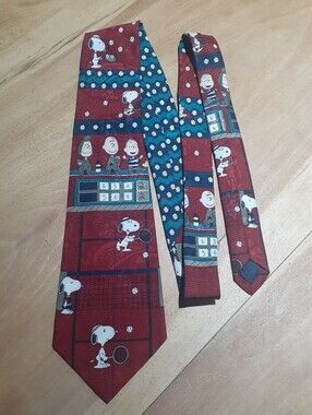 Vintage 1990s Novelty Tie Peanuts Charlie Brown Snoopy Playing Tennis